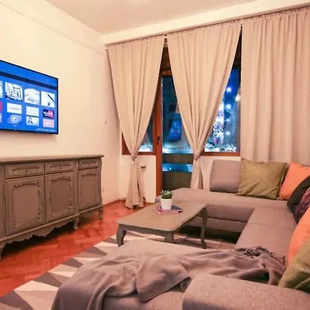 Square - Old Town * Βουκουρέστι