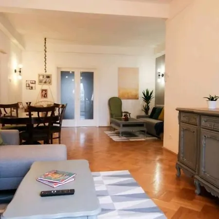 Square - Old Town Appartement