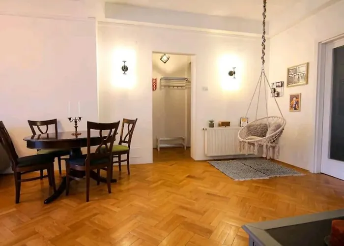 Square - Old Town Bukarest