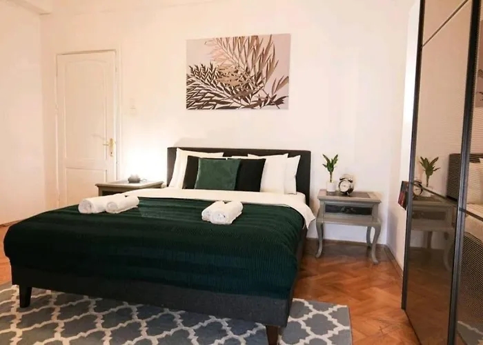 Square - Old Town Boekarest