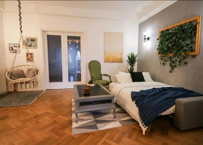 Square - Old Town * Bukarest