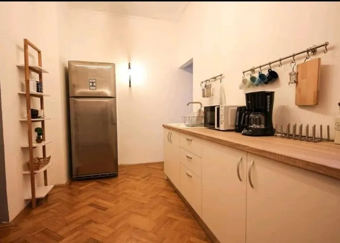 Square - Old Town Bukarest